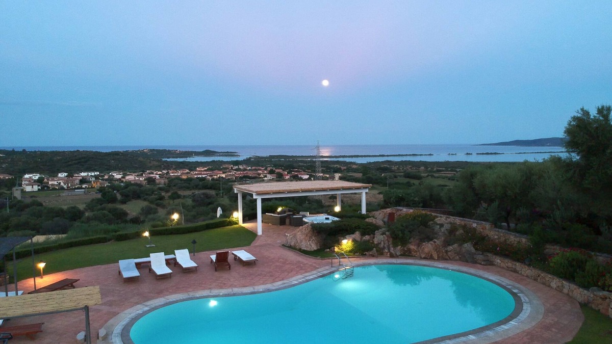San Teodoro Apartment | Sea View Apartment,5 min from the beach, pool, free wifi, garden, BBQ, relax