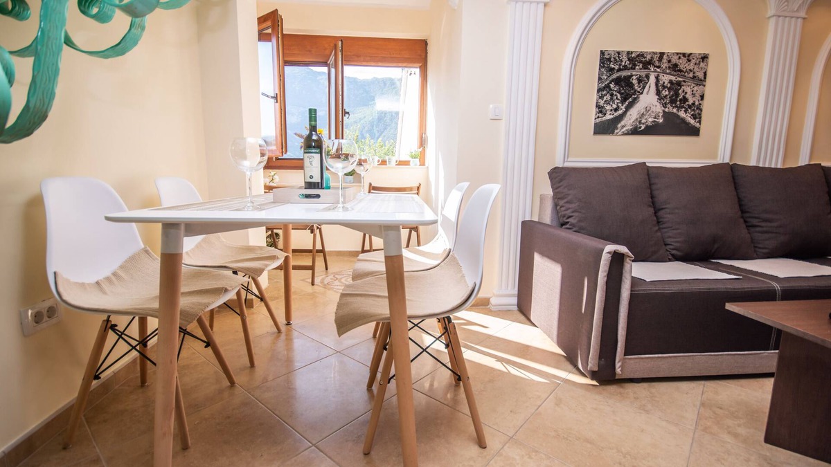 Risan Apartment | Sea view apartment located in Risan and in front of the beach