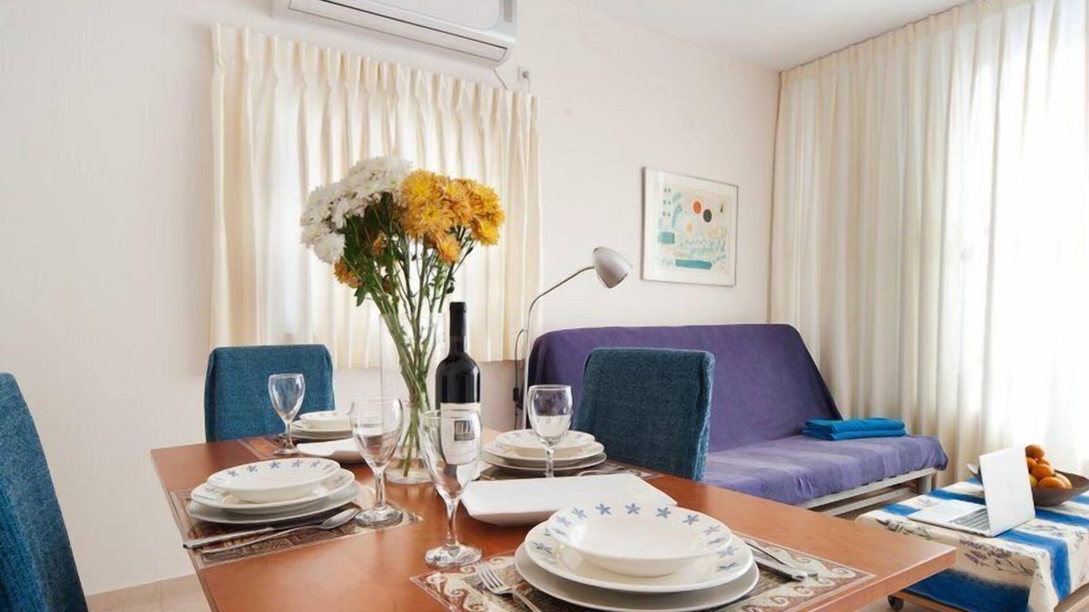 Old North Apartment | Sea view! At 100 meters from Metzizim Beach! In the Heart of Tel Aviv