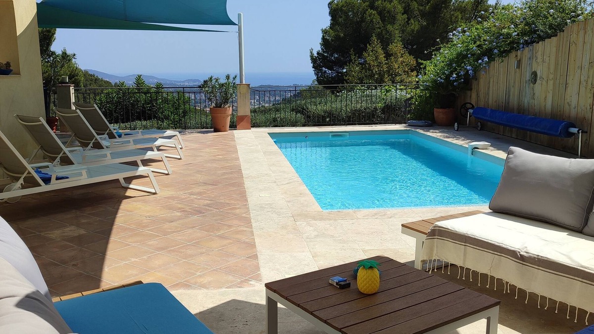 La Valette-du-Var Villa | Sea view, family bastide on the heights of Toulon