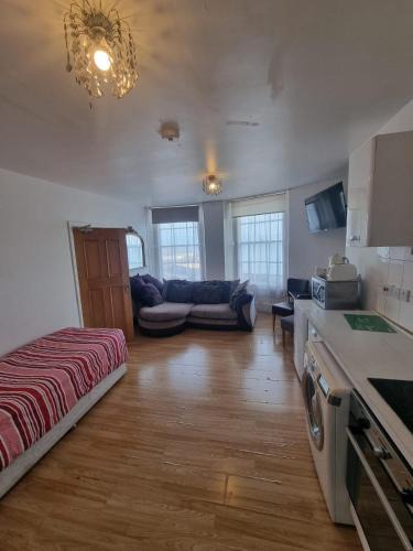 Dover Apartment | Sea view flat opposite port with parking