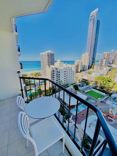 Surfers Paradise Hotel | Sea View Hotel Room Heart of Surfers Paradise