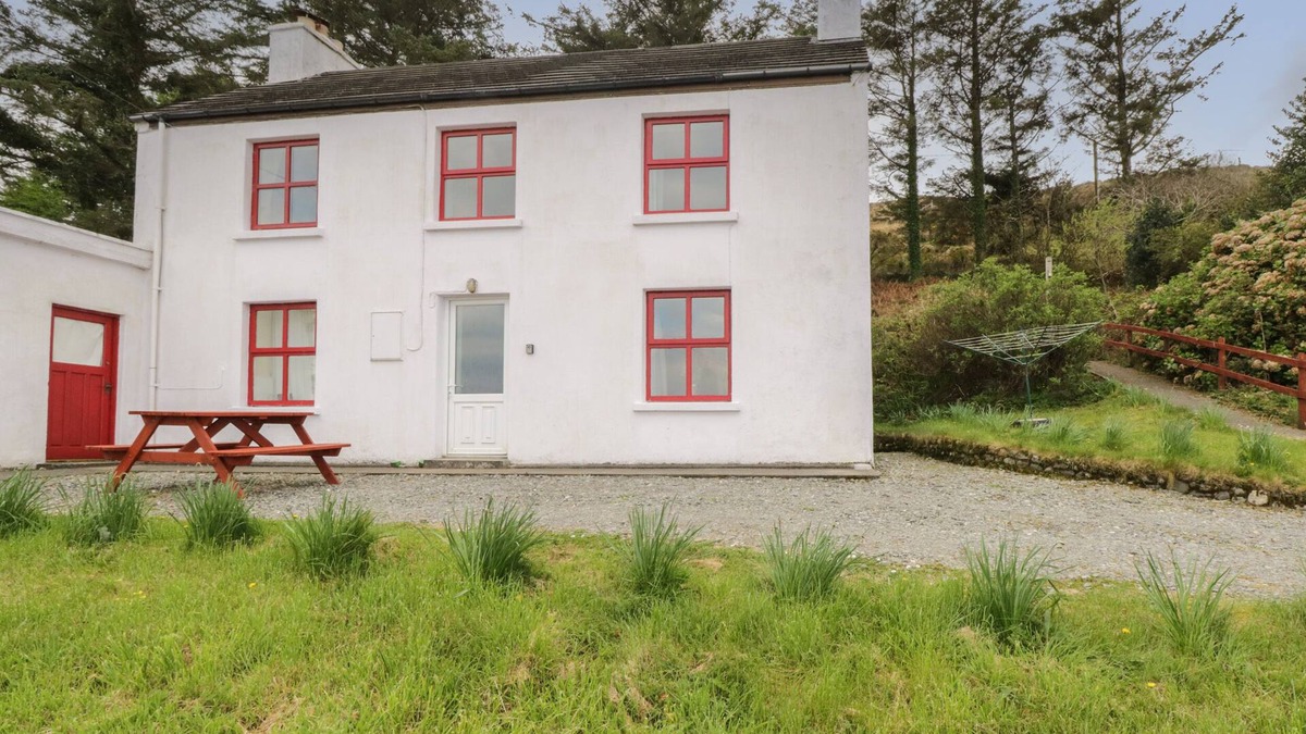 Tully Cottage | SEA VIEW HOUSE, family friendly in Tully, County Galway