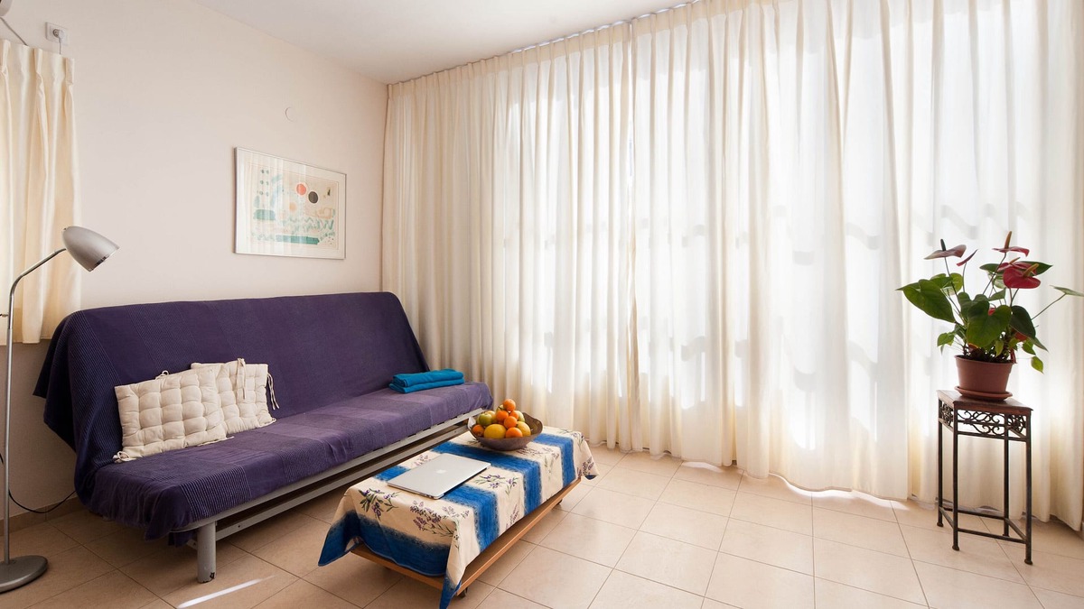 Old North Apartment | SEA-VIEW JUST "A CAT'S JUMP" 100 meters TO METZIZIM &HILTON BEACHES