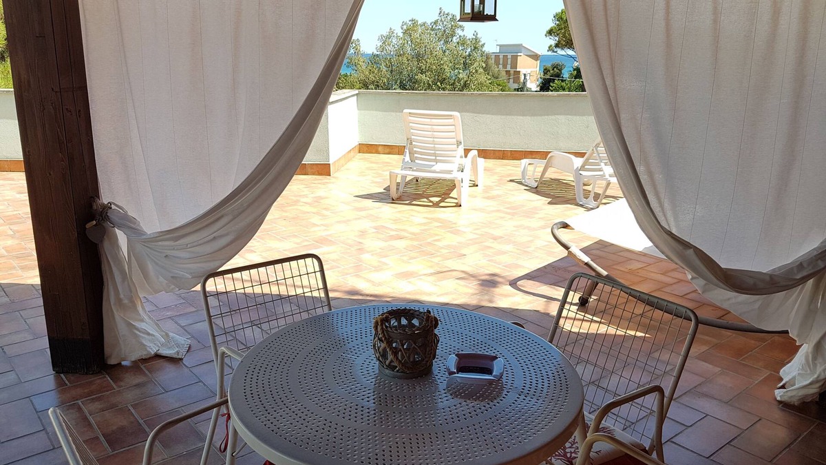 Latina Lido House | Sea view terrace with services