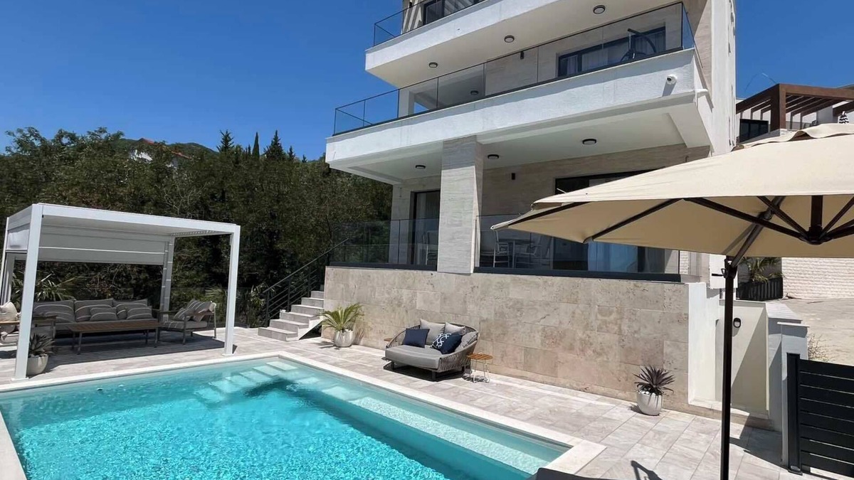 Tivat Villa | Sea view villa with pool,jacuzzi and sauna in a peaceful area of Tivat