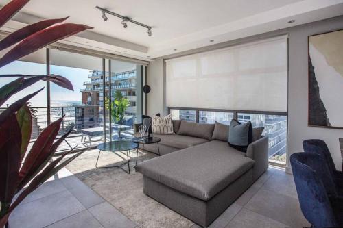 Sea Point Apartment | Sea Views 3 bed - The Fairmont - Sea Point BantryBay