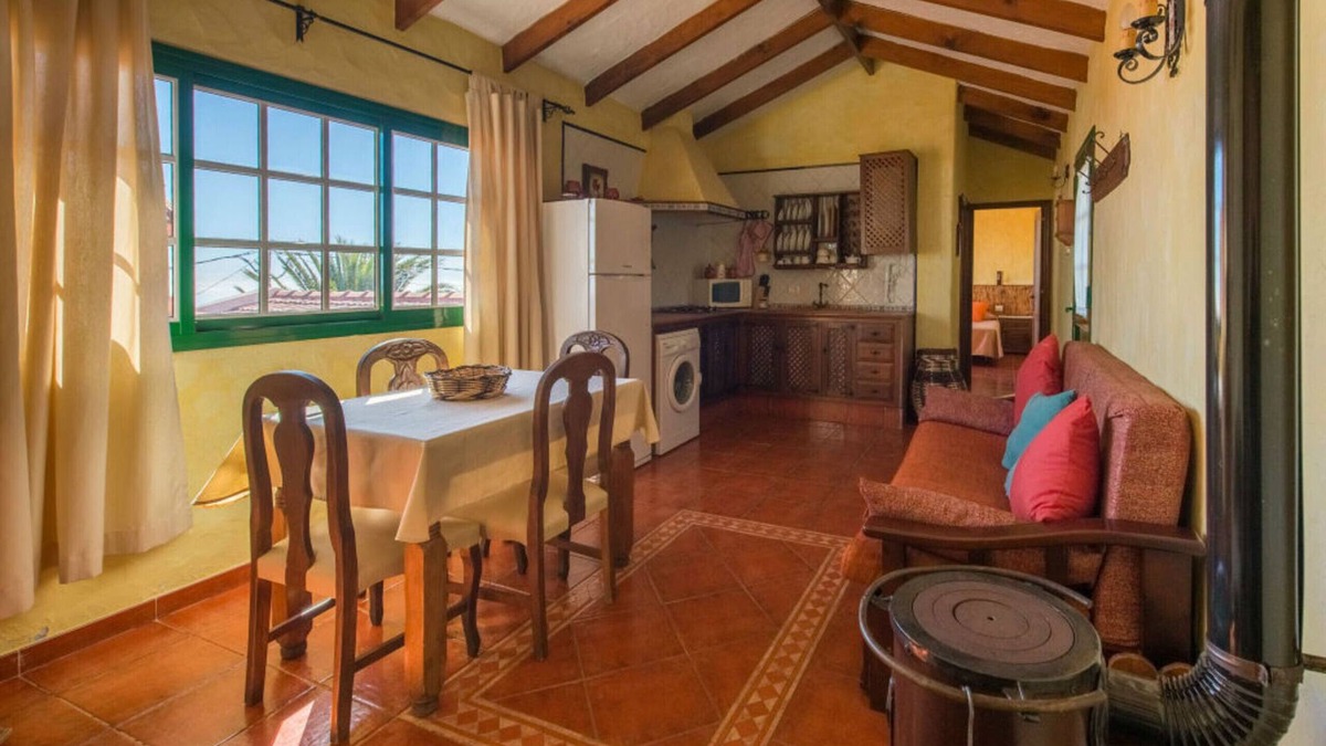 Isora Cottage | Sea Views and BBQ in this Cozy Rural House