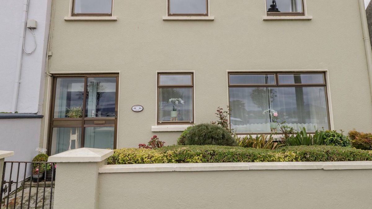Roundstone House | SEA WATCH HOUSE, pet friendly in Roundstone, County Galway