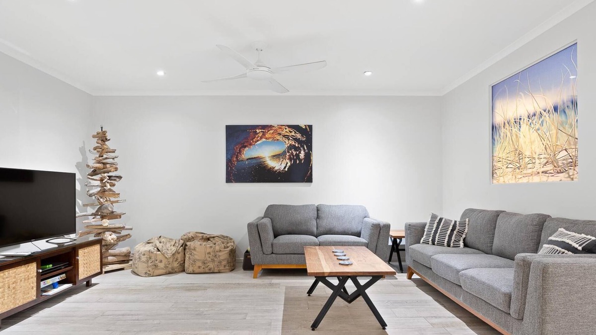 North Creek House | Sea Whisper - Tastefully Furnished Townhouse in Lennox Village