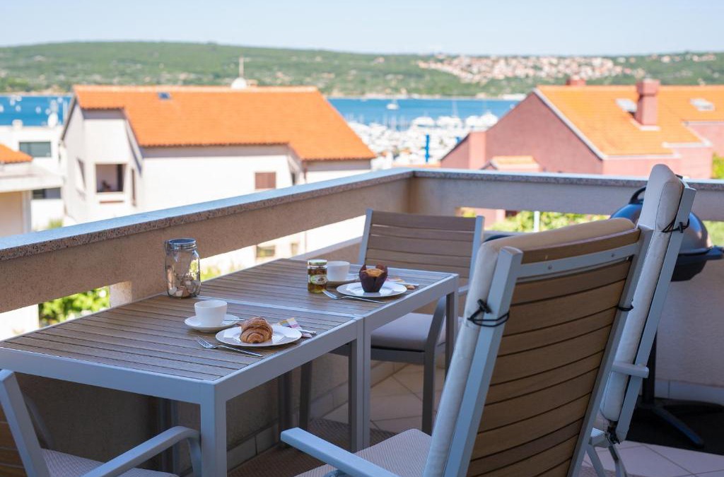 Punat Apartment | Sea & Wine Apartment with Terrace & Scenic Sea View, Punat