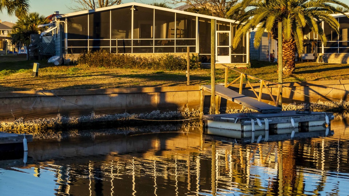 Crawfordville House | "Sea Ya" in Shell Point, FL - Boat Dock, Screened Porch, WiFi, Pets, Pool