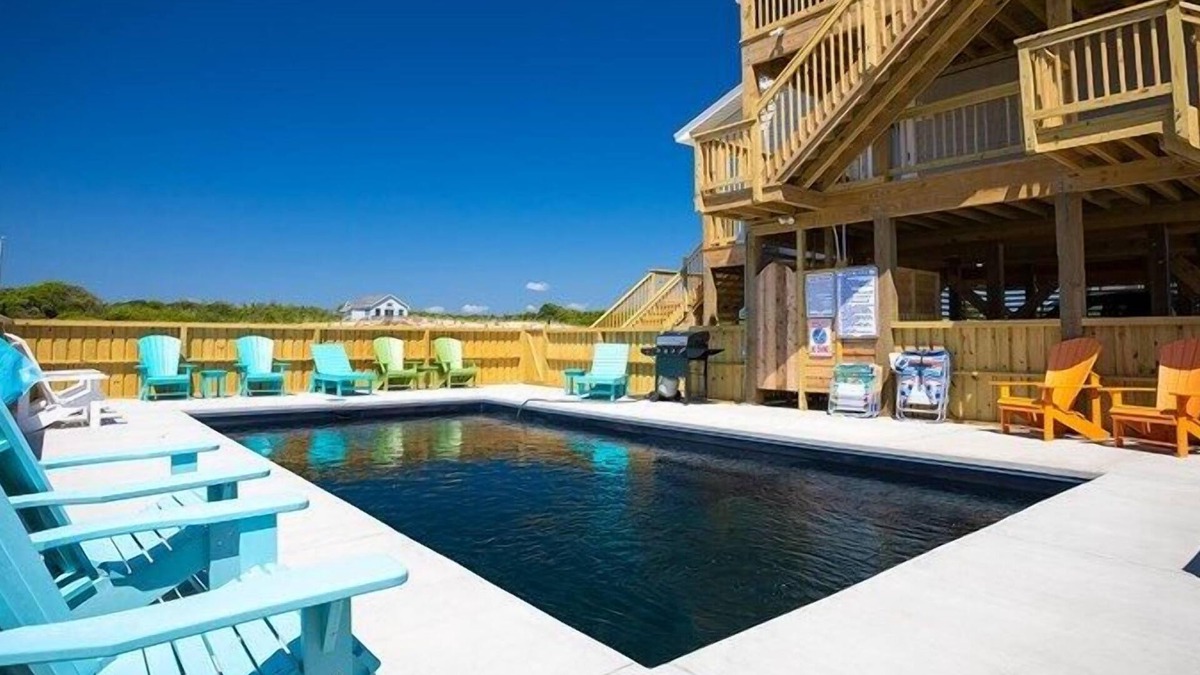 Carova Beach Cottage | "Seabatical" Nice four yo house with a close walk to the beach! 4x4 Required