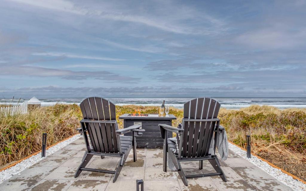 Rockaway Beach House | Seabatical on The Strand - Meredith Lodging