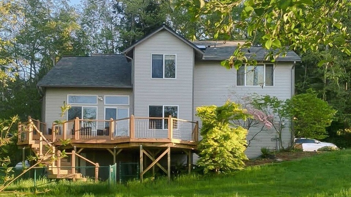 West Hills House | Seabeck/Bremerton Lake Retreat by RedAwning