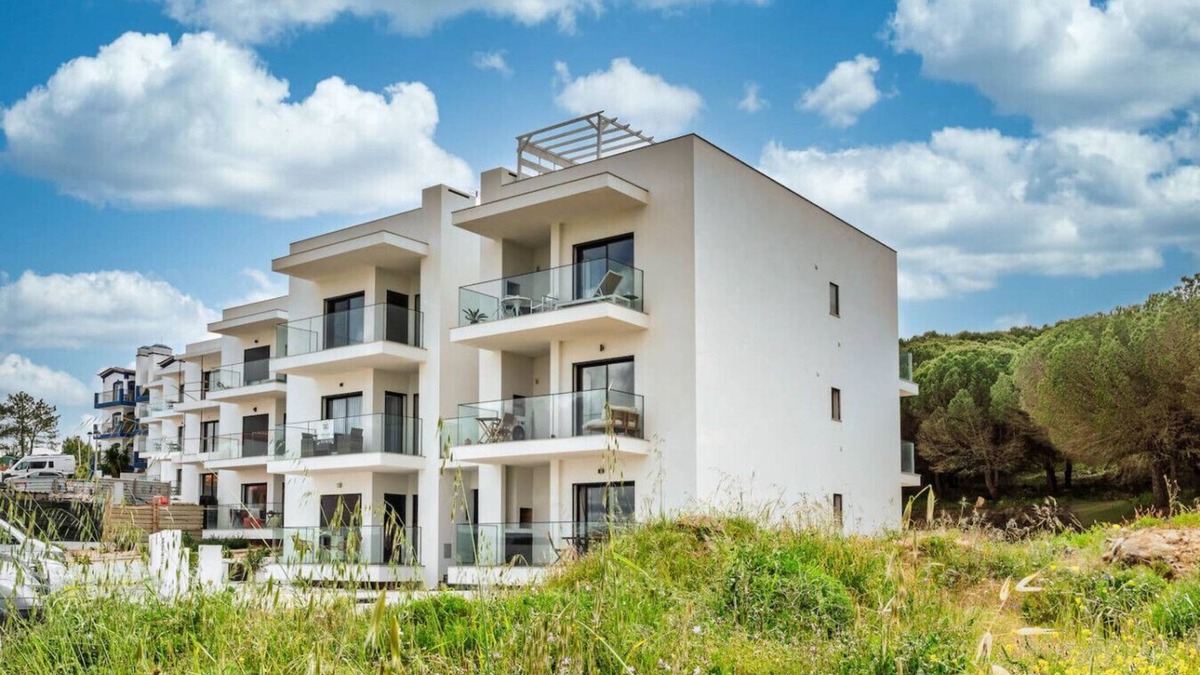 Espartal Apartment | Seabreeze Apartment - Your Beachside Getaway
