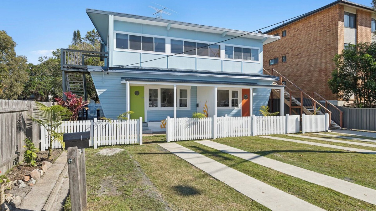 Coffs Harbour Apartment | Seabreeze - Parky's - Cheerful, pet friendly beachside duplex