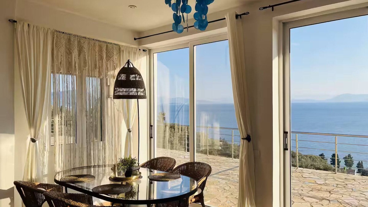 Chlomos Apartment | Seabreeze Studio, Stunning Sea and Mountain View