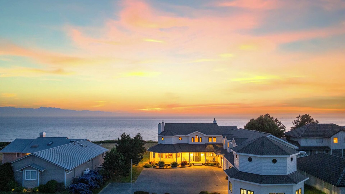Oak Harbor House | Seacliff Haven | Waterfront Luxury, Stunning Views, Hot Tub & Game Room