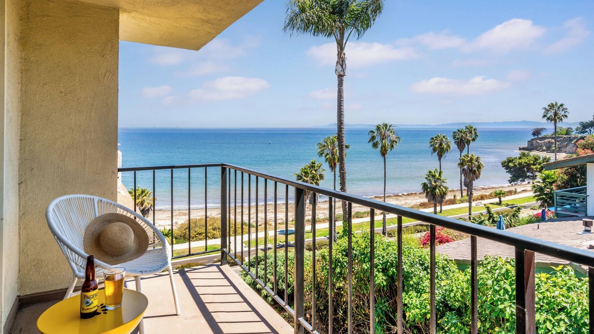 East Mesa Apartment | SeaCliff - Surfrider - Leadbetter Cove Views