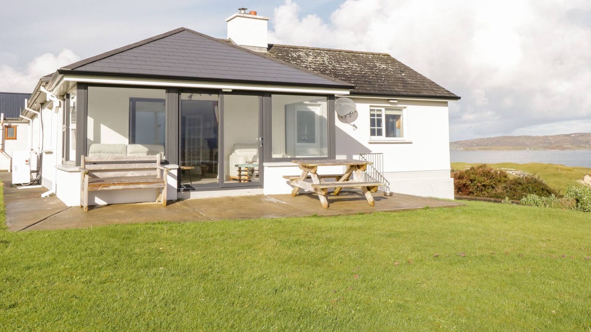 Ballyconneely Cottage | SEACREST, pet friendly in Ballyconneely, County Galway