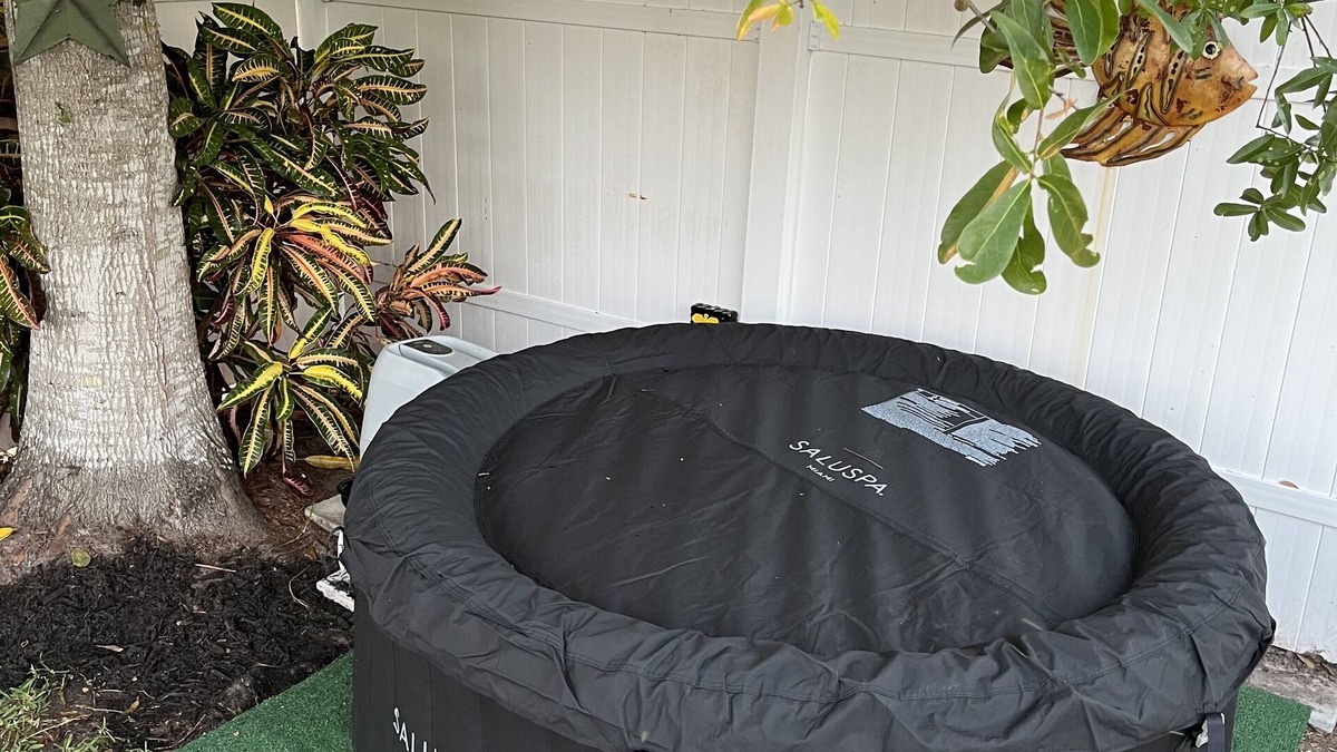 Stuart House | SEADREAM WITH LITE BREAKFAST, HOT TUBE, AND CANAL VIEW