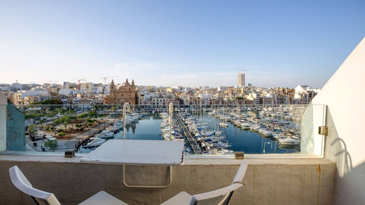 Pieta Apartment | Seafront 3 bedroom apartment