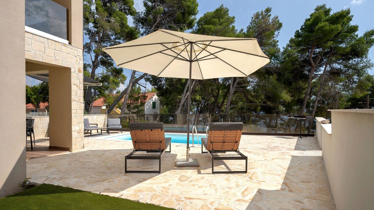 Ivan Dolac Apartment | Seafront Apartment Totally Beach’in + Private Pool