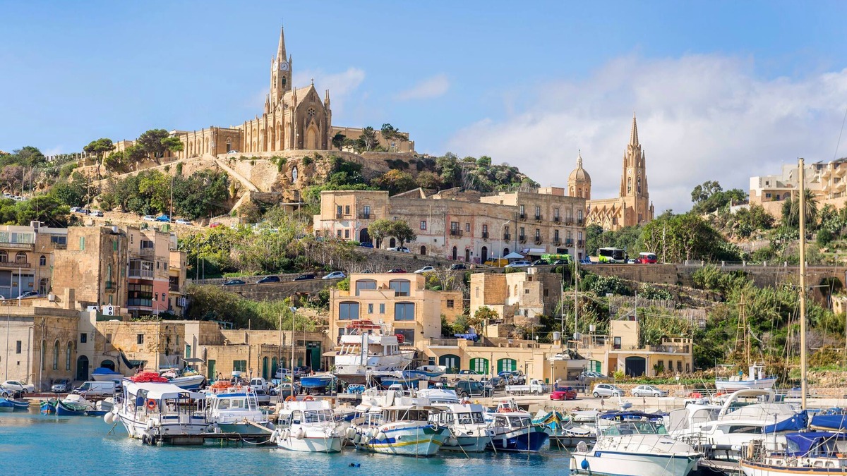 Marsalforn Apartment | Seafront apartment in Gozo, Marsalforn
