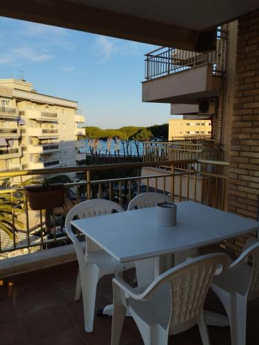 La Pineda Apartment | SEAFRONT APARTMENT PINEDA BEACH