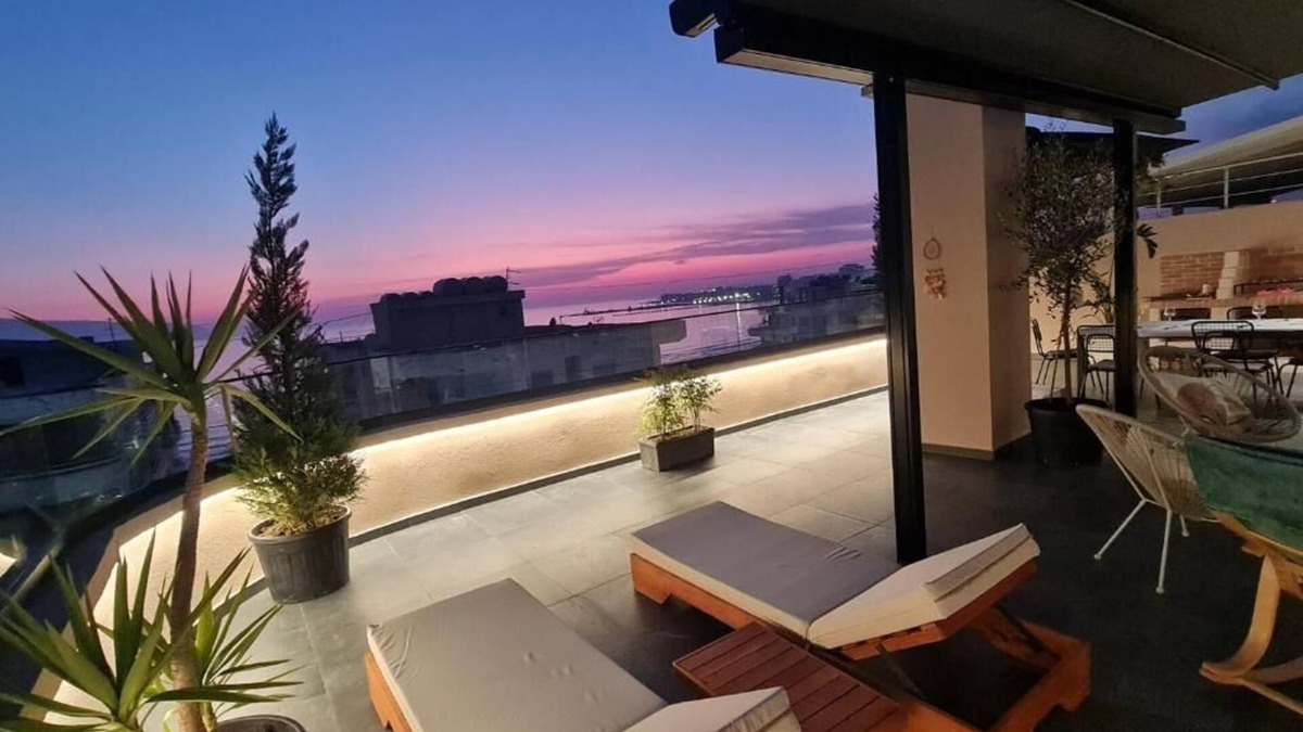 Vlore Apartment | Seafront Penthouse with sunset view & jacuzzi