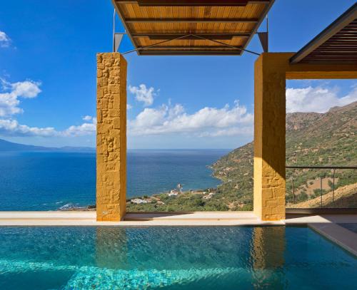 Kolymbari Villa | Seafront Ravdoucha Epavlis Athina Villa - Pool, Gym, Sauna, Private Parking, WiFi