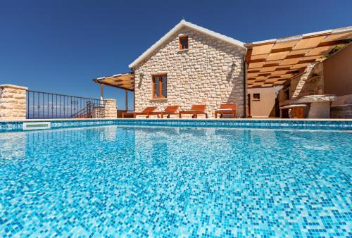 Prigradica Villa | Seafront Stone Villa