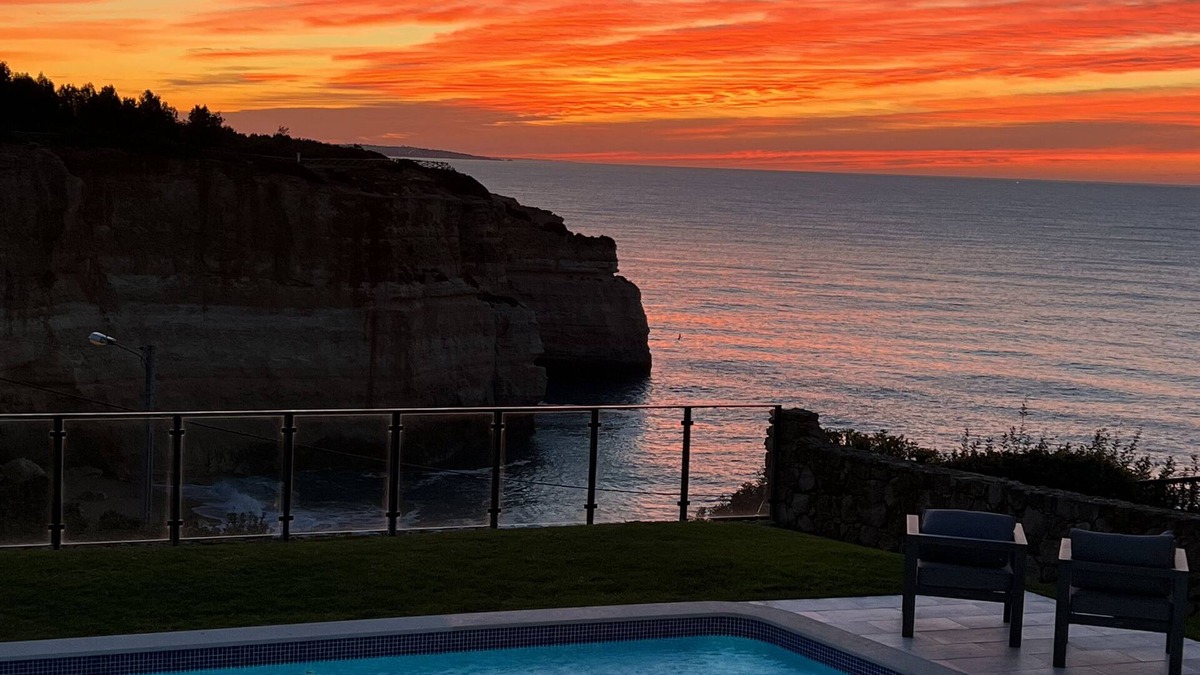 Benagil Villa | Seafront View next to the famous “Benagil Caves”