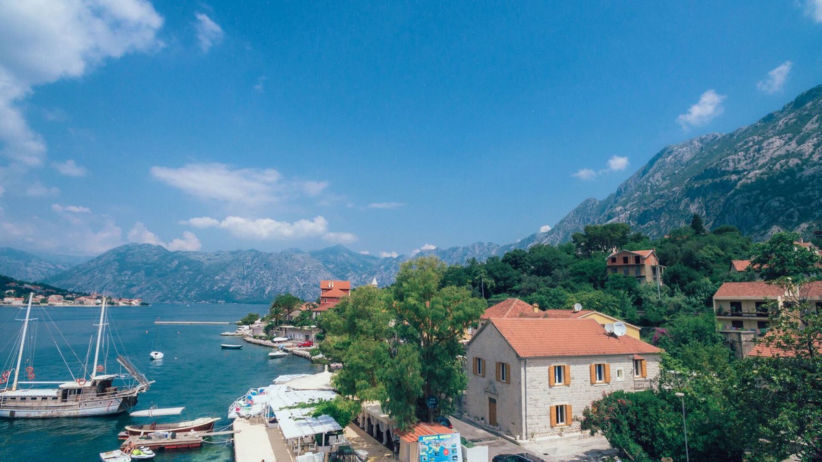 Kotor Villa | Seafront Villa Dobrota by the beach
