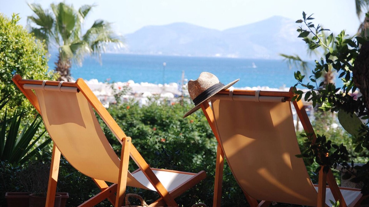 Varkiza Villa | SEAFRONT VILLA IN ATHENS RIVIERA
