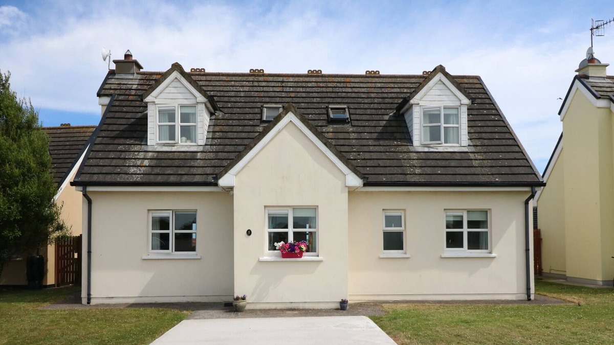 Youghal Cottage | SEAGAZE, pet friendly, with a garden in Youghal, County Cork