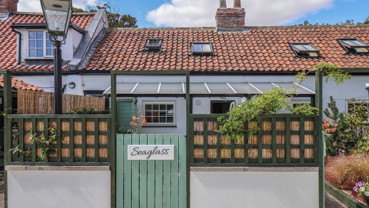 Flamborough Cottage | SEAGLASS in Flamborough