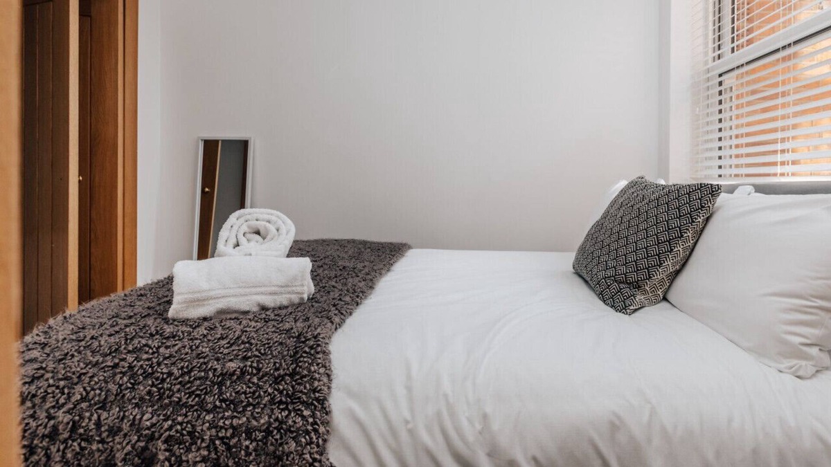 Henley Apartment | Seagrass Henley - 2 Bed Entire Serviced Apartment