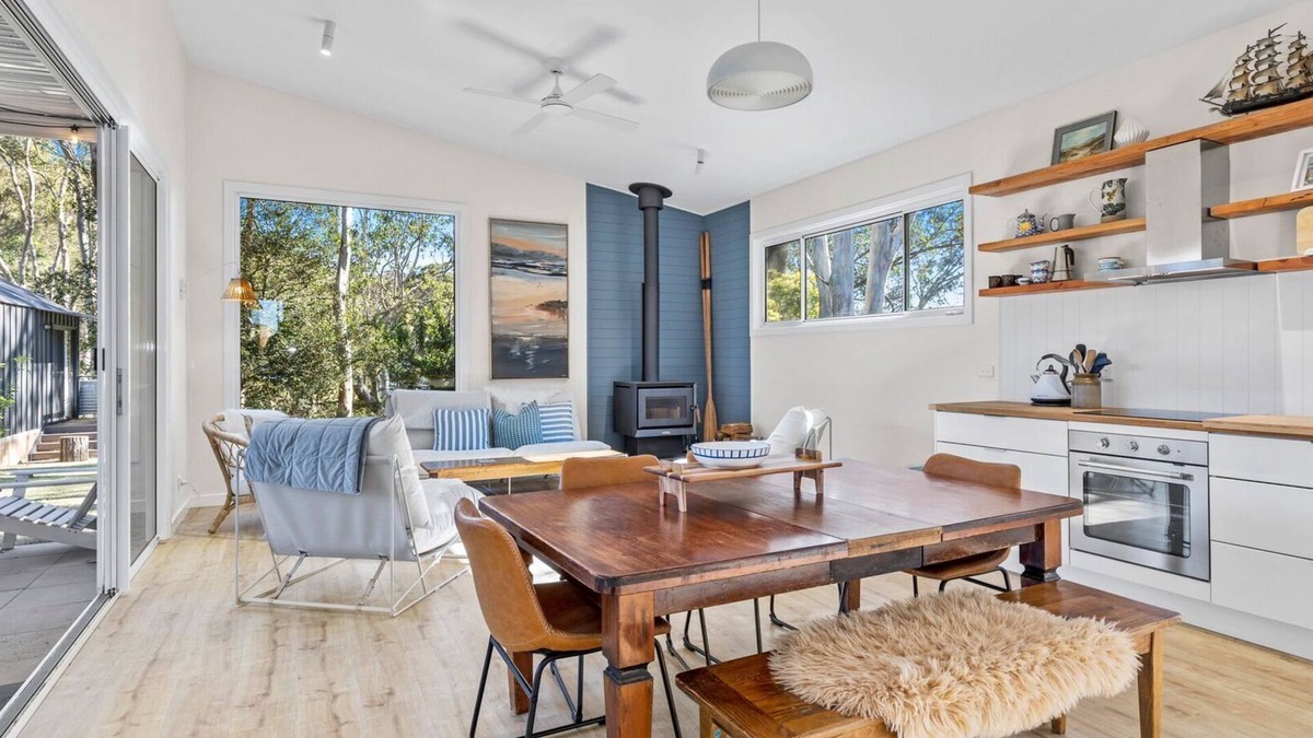 Mossy Point House | Seahaven at Mossy. Iconic beach house within a minute from the Mossy Cafe