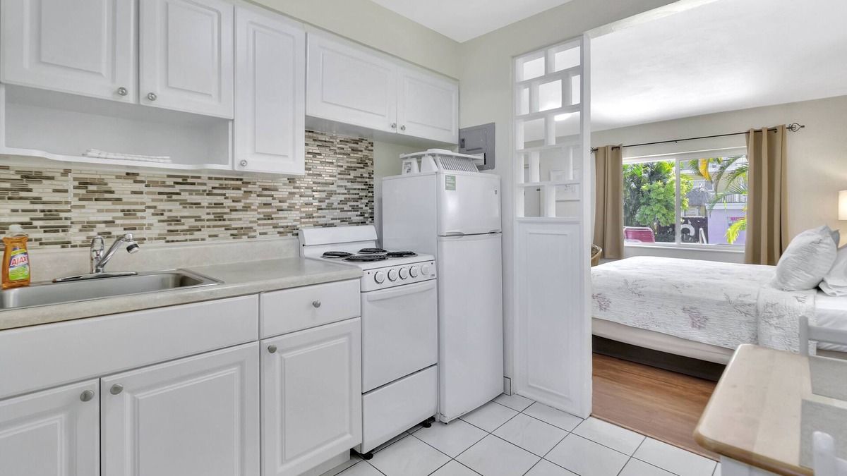 Pompano Beach Hotel | Seahorse Guesthouse
