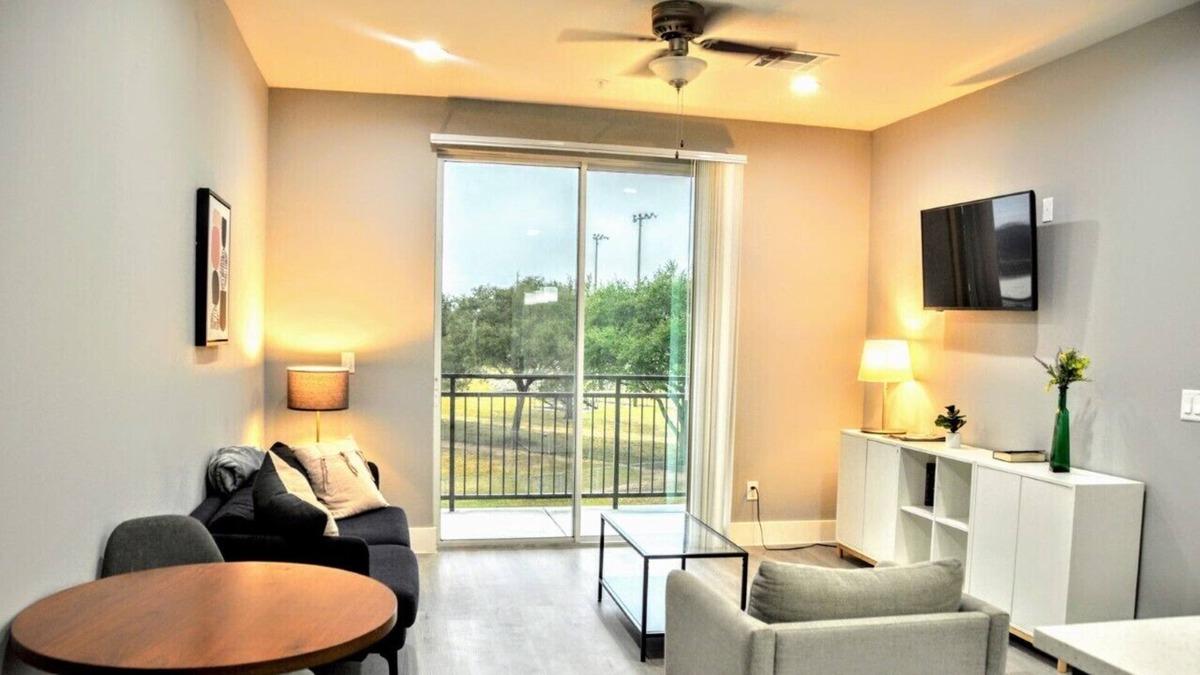 Sealy Apartment | Sealy Spacious 1 bed with Pool