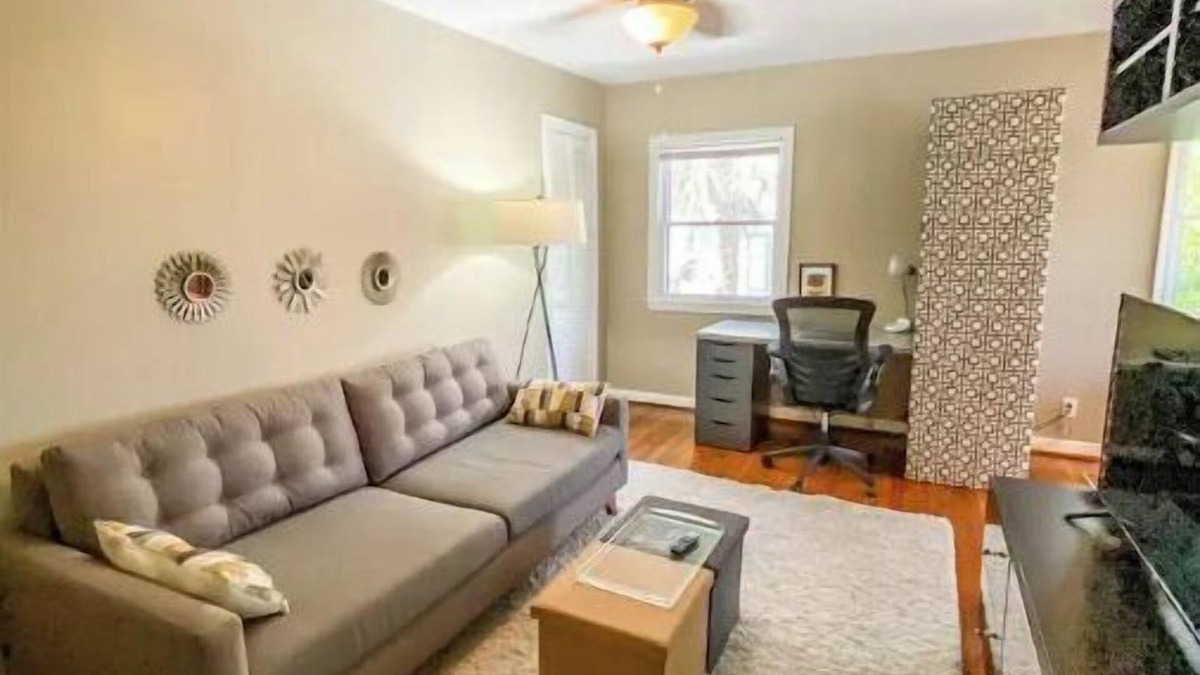 San Jacinto Apartment | Sealy Suites D Historic East End - Walk to Beach, UTMB & Strand