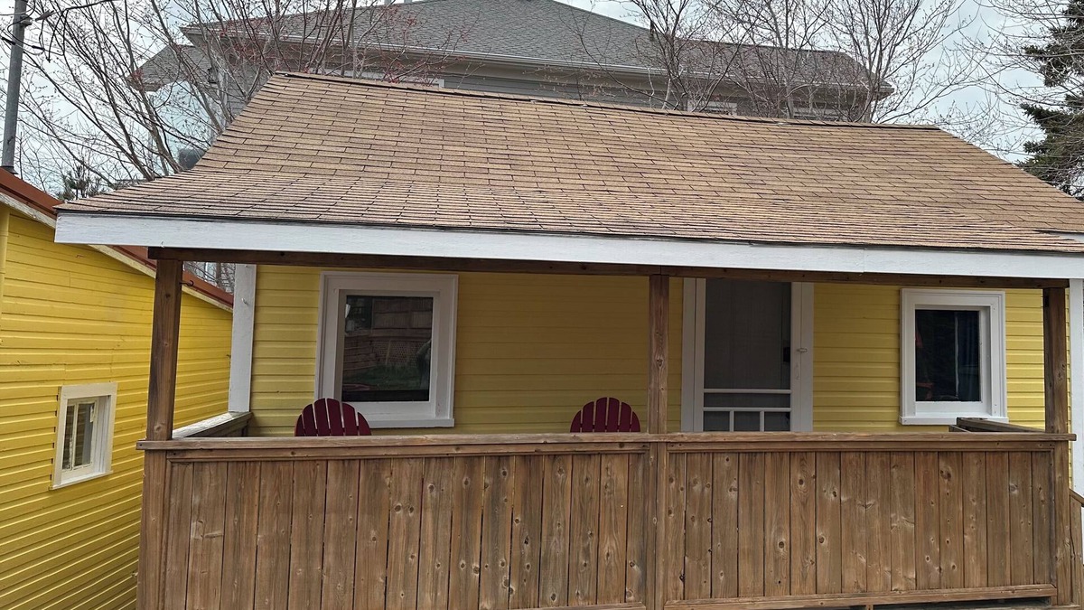 Summerville Centre Cottage | Seaman's Cottage #2 in Summerville Centre - Pet Friendly!