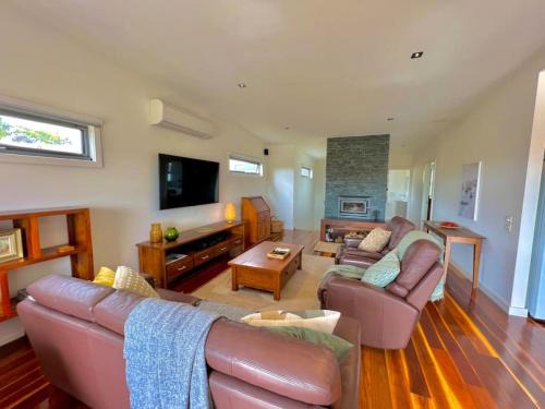 Apollo Bay House | Seamount - Apollo Bay. Dogs - Wood Fire - Spa