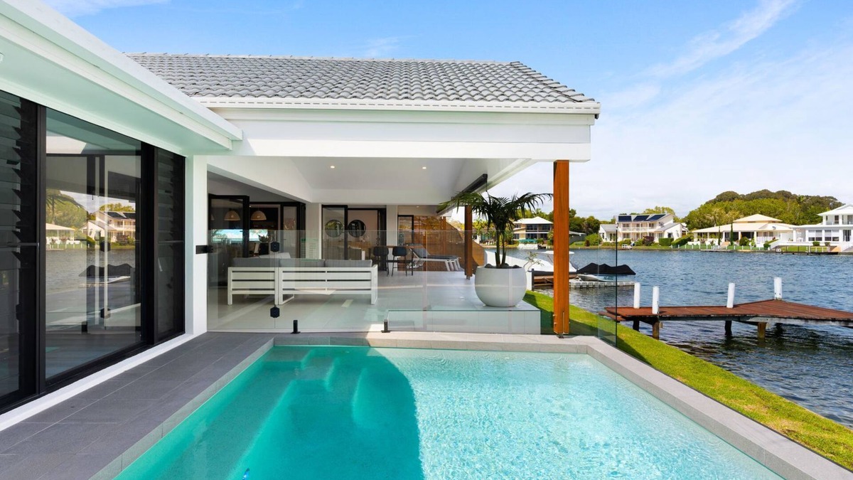 Noosaville House | Seamount Quay 22 - Waterfront views, private pool & fishing from your own jetty