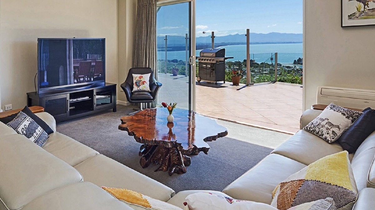 Britannia Heights House | Seasbreeze 3 - Spacious, Sunny Nelson Holiday Home with Sea Views!