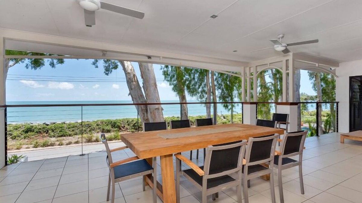 Clifton Beach House | Seascape - Absolute Beachfront, Luxury Holiday house in Clifton Beach