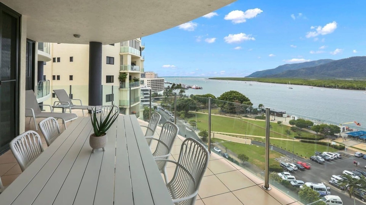 Cairns Central Business District Apartment | Seascape: Luxury Waterfront Living in the Heart of Cairns