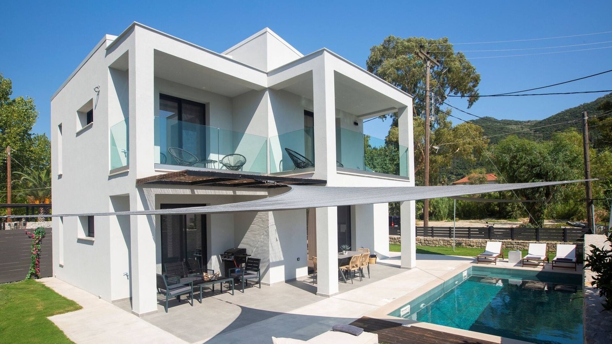 Vassiliki Villa | SEASCAPE VILLAS VASSILIKI Luxury beach villa w pool 20m from beach & town center